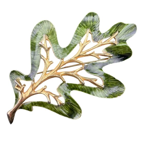 Vintage Sarah Coventry Enamel Oak Leaf Brooch Gold And Green Finish Elegant Cost - Picture 1 of 6